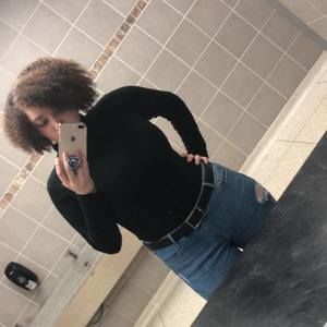 Meet your Posher, Alexis